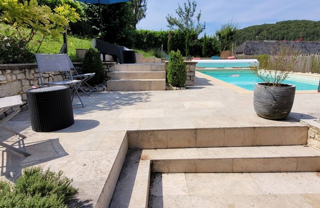 Propriété de Caractère Comprenant 2 Maisons et une Piscine