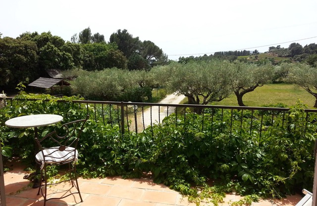 Provencal farmhouse, calm, swimming pool, 5 bedrooms each with shower and wc in Puget-Ville