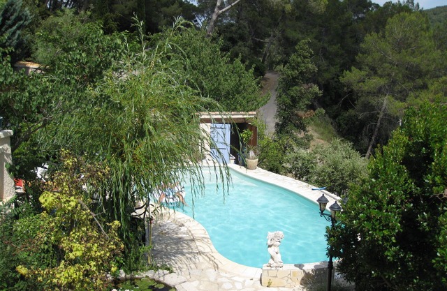 Provencal farmhouse in natural stones in a wooded hill with swimming pool.