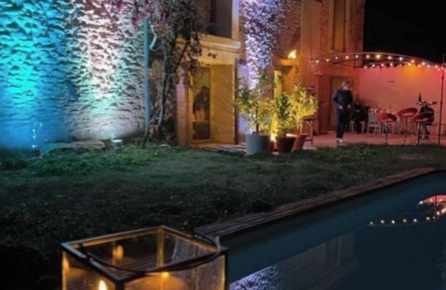Provencal stone house, in the countryside, 7minutes from a water park