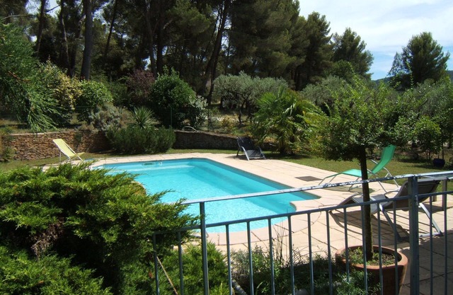 Provencal villa of 200 m2 with large garden and swimming pool in AIX EN PROVENCE