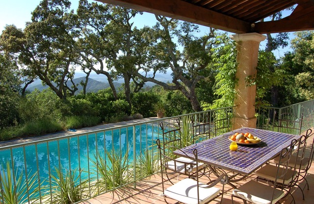 Provençal Villa with Spectacular Views and Private Pool, Sleeps 6 - 10