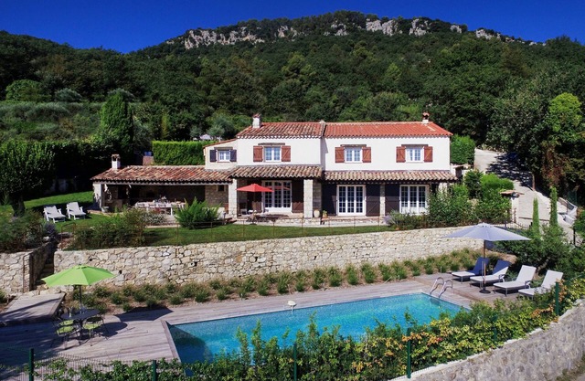 Provencal villa located in serene setting with panoramic views, sleeps 12