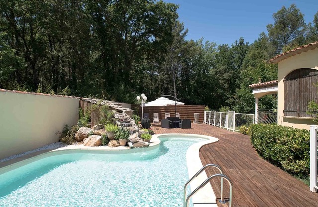 PROVENCAL VILLA WITH SWIMMING POOL. THE MAS DES SENTES