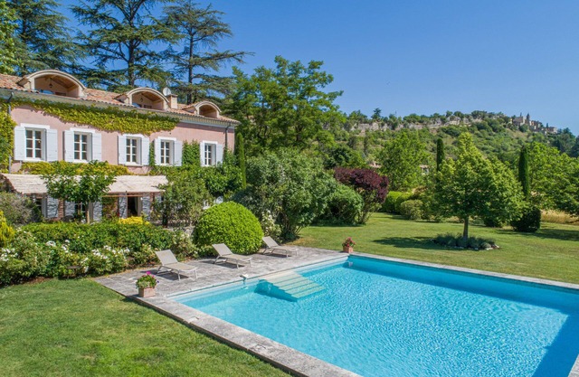 Provence villa with pool and tennis court, between Luberon and Verdon