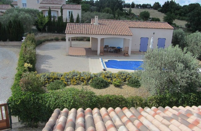 Provence, villa with swimming pool, on the lavender plateau, sunny
