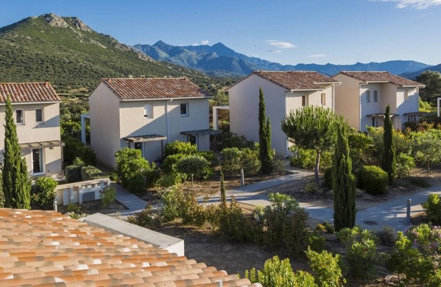 Prox ILE ROUSSE Small 2bedroom villa 4/6pers in Residence-Club at Lozari Beach