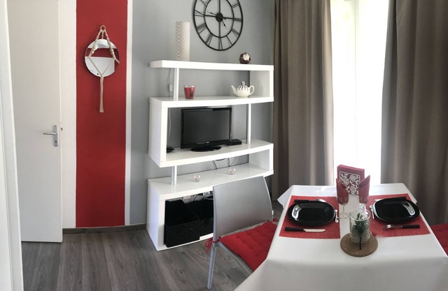 PROXIMITY HONFLEUR WIFI PARKING SWIMMING POOL