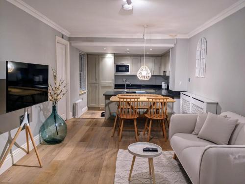 PS Marylebone 8