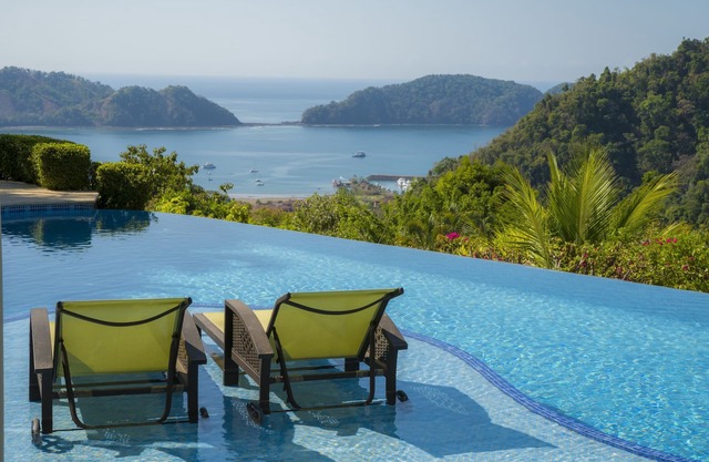 Puesta del Sol 5 bdrs ocean view in Los Suenos