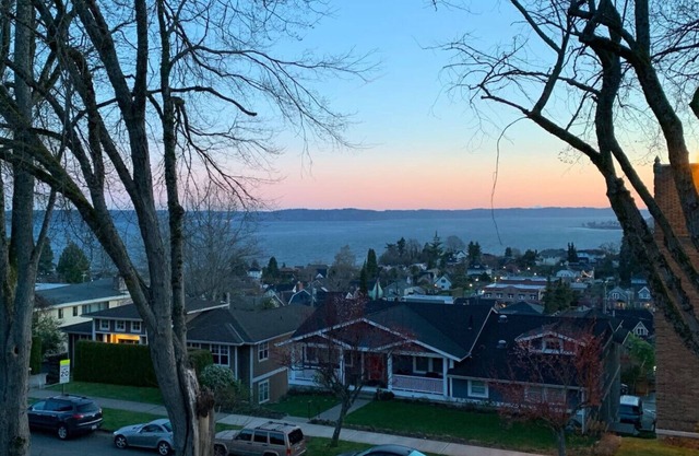 Puget Sound View 2 Baths Best Area WD Jacuzzi Bath