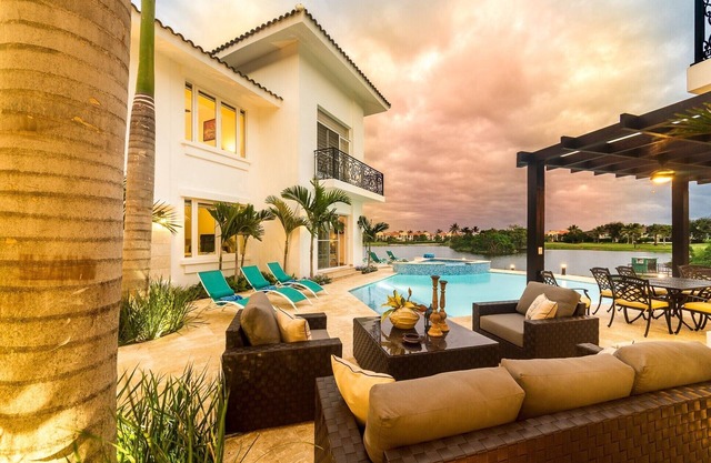 Punta Cana 8 BR Luxury Golf-Lake Mansion + Bonus
