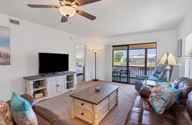 Punta Gorda 2-Bedroom Canalfront Condo with Dock and Pool