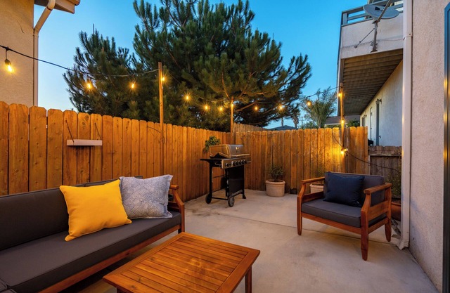 Pup Friendly 3BR Sleeps 8!