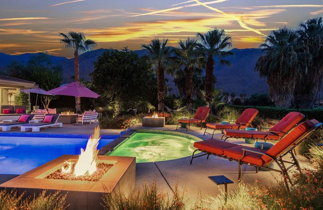 Putting Green, Saltwater Pool & Spa, 4 Fire Pits, Hammocks, Universal EV Charger