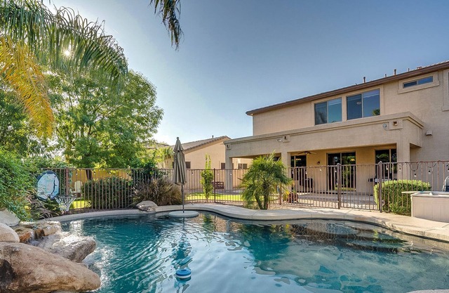Puzzle House-Private pool/fire pit/quiet neighborhood/Close to shopping/entertainment/golfing