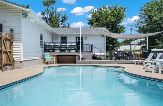 Pvt Outdoor Pool, HotTub & Yard! Near Branson Shows, Games & Ball Fields - Free Daily Tickets!