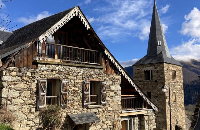 Pyrenean stone chalet 10 minutes from the ski slopes, ideal for hiking.
