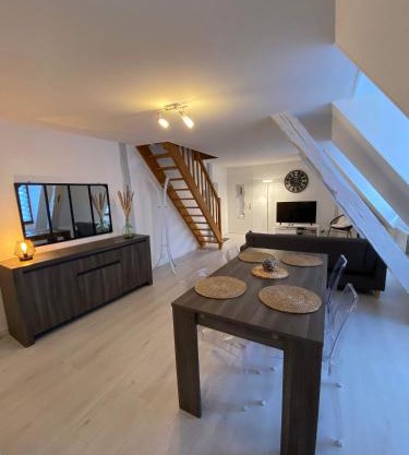 QUAI 65 , 3 pièces sur le port, à 250 m de la rue piétonne et de la mer