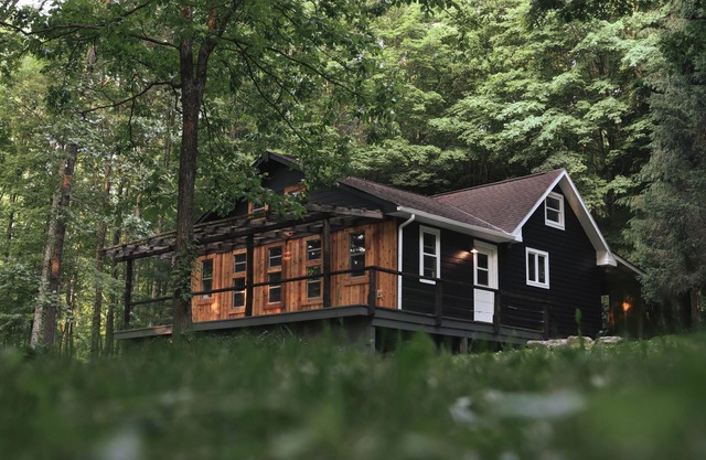 Quaint cottage in the woods with swim spa