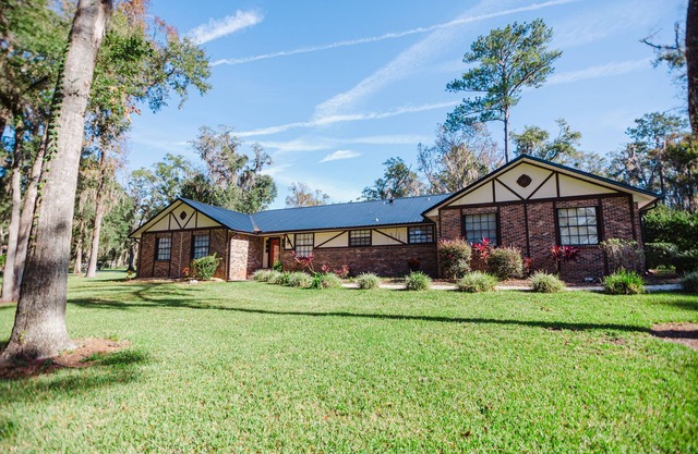 Quaint, cozy quiet corner lot in a peaceful neighborhood!