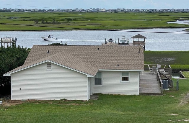Quaint Intracoastal waterway house with specular views!