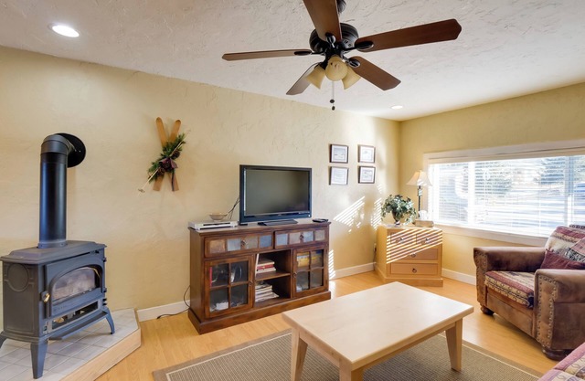 Quaint Leadville Home w/Grill: Walk to Dtwn!