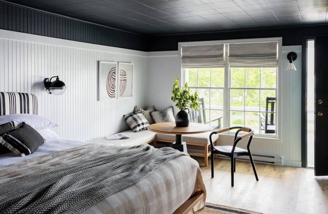 Quaint Oceanfront Room Perfect for Relaxing After Adventurous Days | with Pool