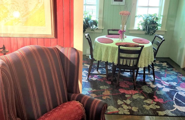 Quaint Poconos Bungalow Near Wineries and Hiking LONG TERM ONLY