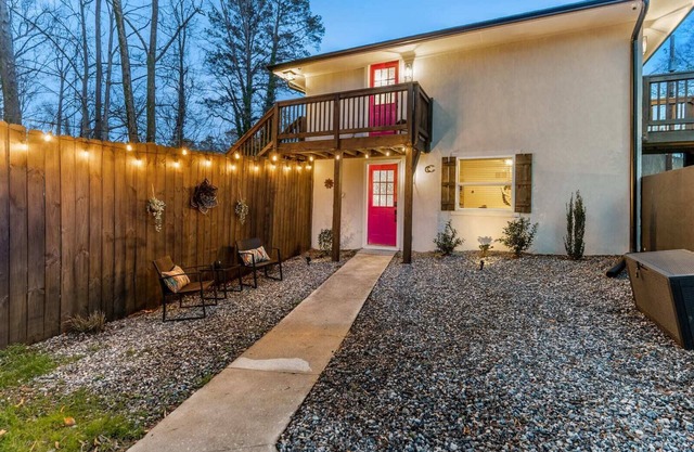 Quaint Quarters | * From 1 to 10 Guests *