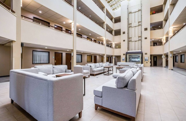 Quality Suites Lansing West