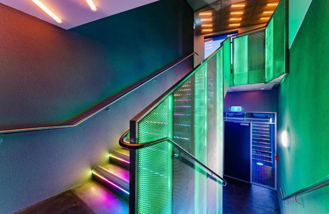 Quarters A2- Luxurious & Futuristic Studio