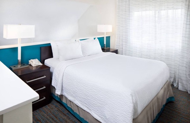 Queen Bed Suite with Sofa, Full Kitchen, Ideal for Denver Explorers