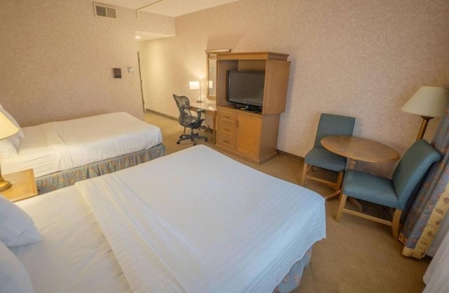 Quick Fresno Stay – 3 Affordable Units w/Airport Shuttle & Nearby Dining
