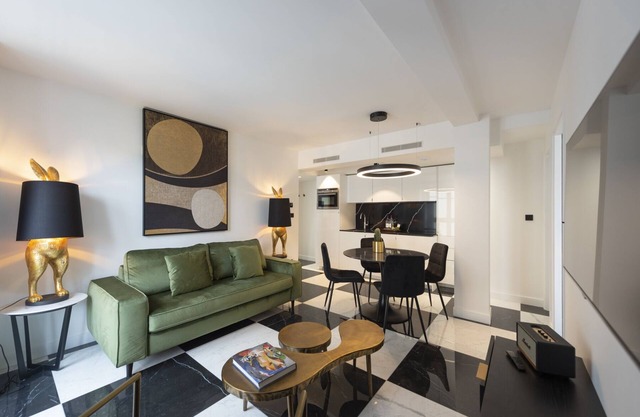 Quidam, 4 stars, Luxurious 2 bedrooms close to Champs-Elysées