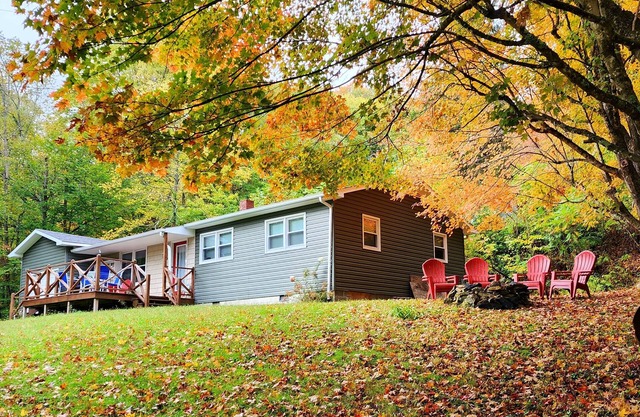 Quiet 3 bedroom 10 mins from the Ski Slopes