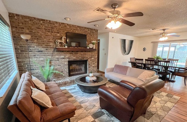 Quiet 3BR Home with Spacious Living Area and Peaceful Patio with TT Firepit