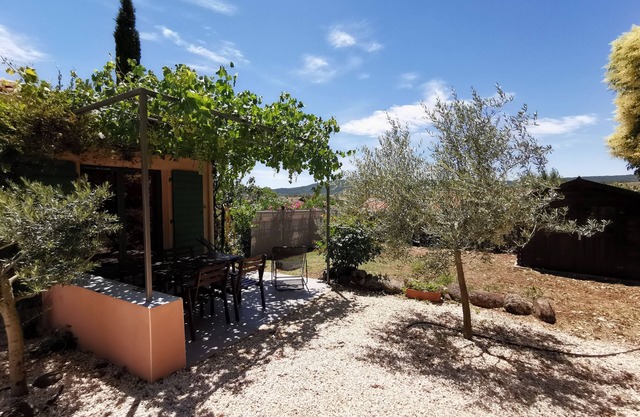 quiet and 1.4 km from la Salagou