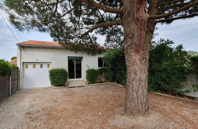 Quiet and Charming Villa with Garden - Near Beach and Town Center