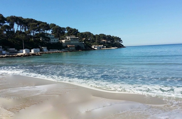 Quiet and charming bastide with swimming-pool, just near the beach !