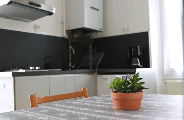 Quiet and close to the city center a 2 room apartment of 34 m2 classified 2 *