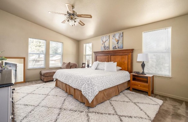 Quiet and Cozy 3 bed 2 bath 1600 sq ft home in Munds Park AZ