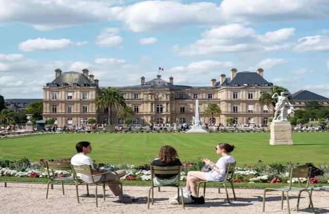 Quiet and fabulous view on the iconic Jardin du Luxembourg IN SAINT GERMAIN