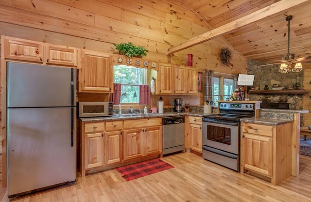 Quiet and Quaint Wooded Retreat with Outdoor Fireplace
