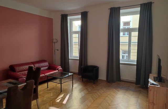 Quiet apartment near the subway