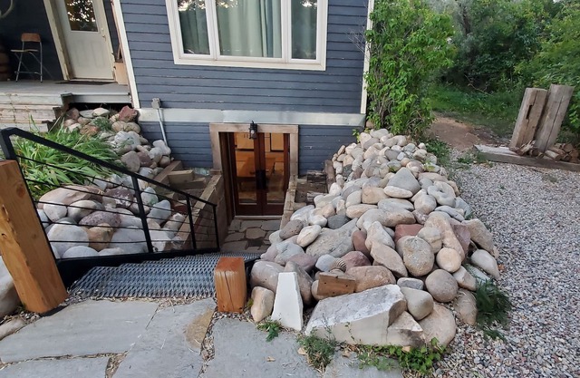 Quiet basement apartment 5 min from downtown Carbondale.