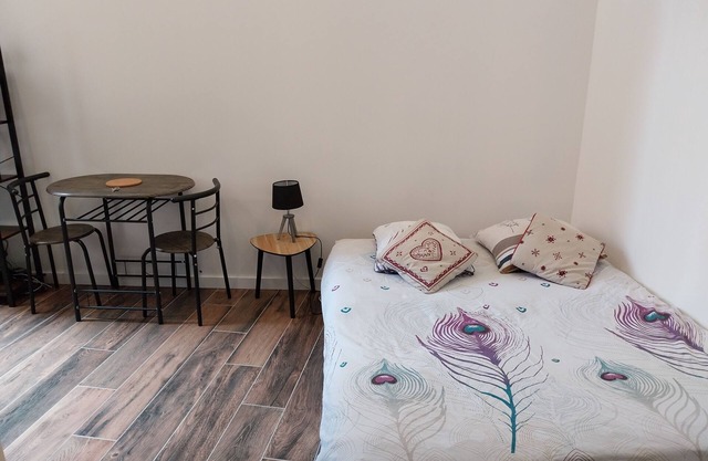 Quiet, brand-new studio in old town center