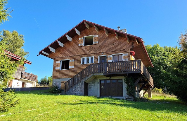 Quiet chalet for 10, near center and activities