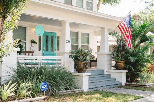 Quiet Charming Central Historic Guesthome Downtown