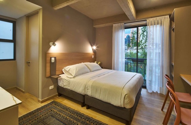 Quiet Comfort with City Access – Chapinero Stay